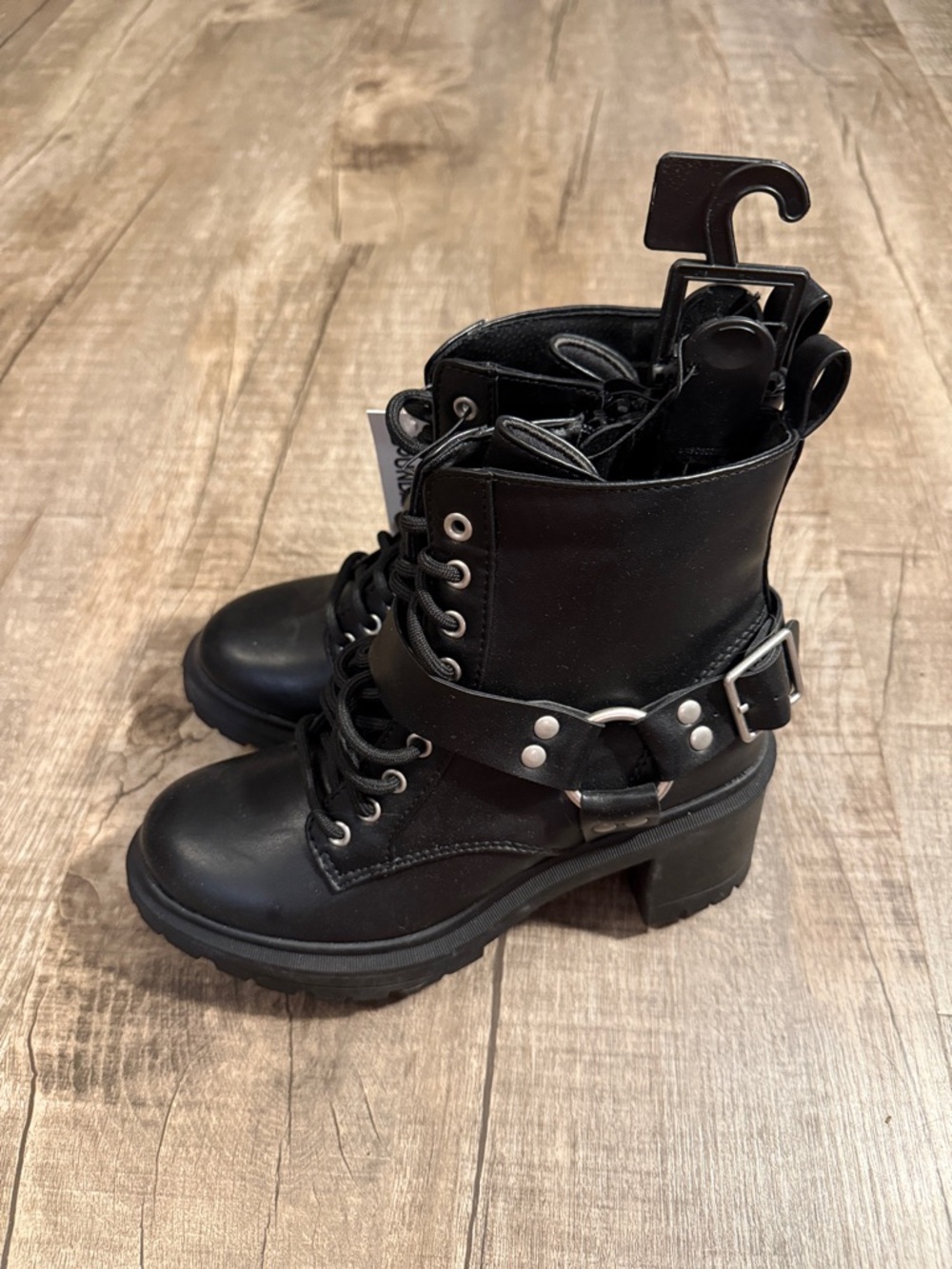 No Boundaries Black Lace-Up Memory Foam Combat Boots size 6